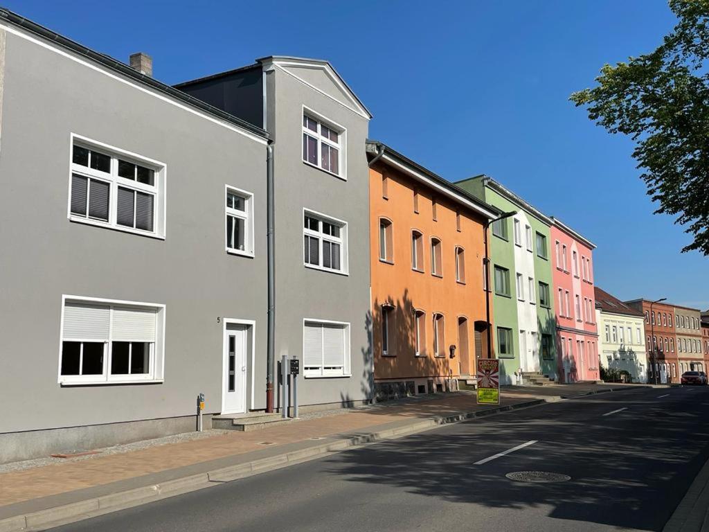 Modern Eingerichtet-Stadtnah-Ferienwohnung Mit Geschirrspueler Und Waschmaschine Friedland  외부 사진