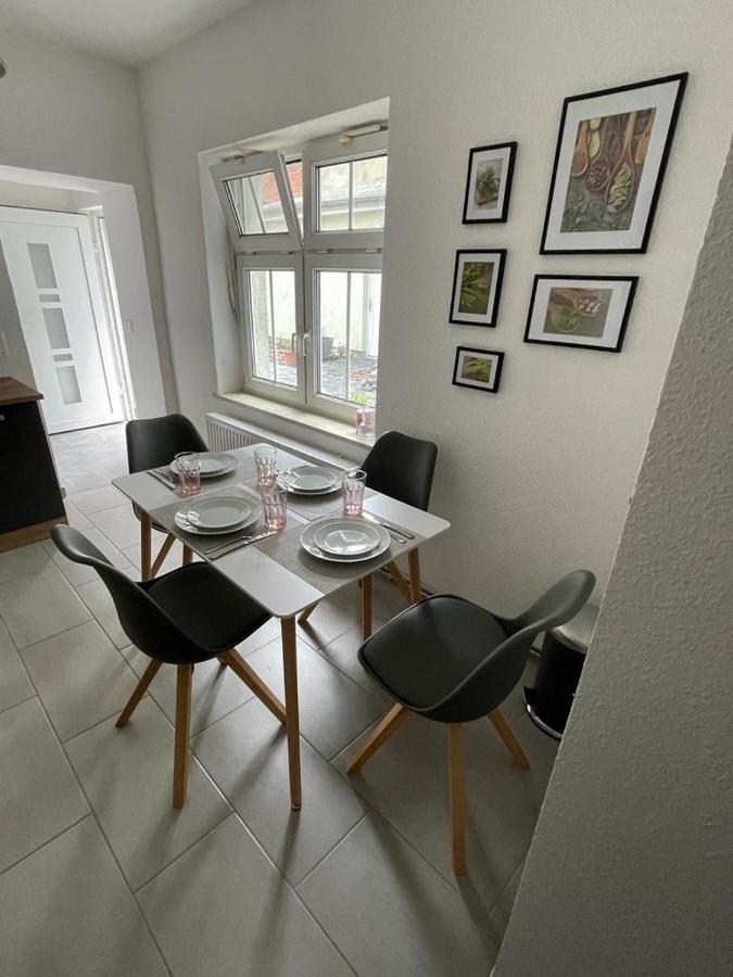 Modern Eingerichtet-Stadtnah-Ferienwohnung Mit Geschirrspueler Und Waschmaschine Friedland  외부 사진